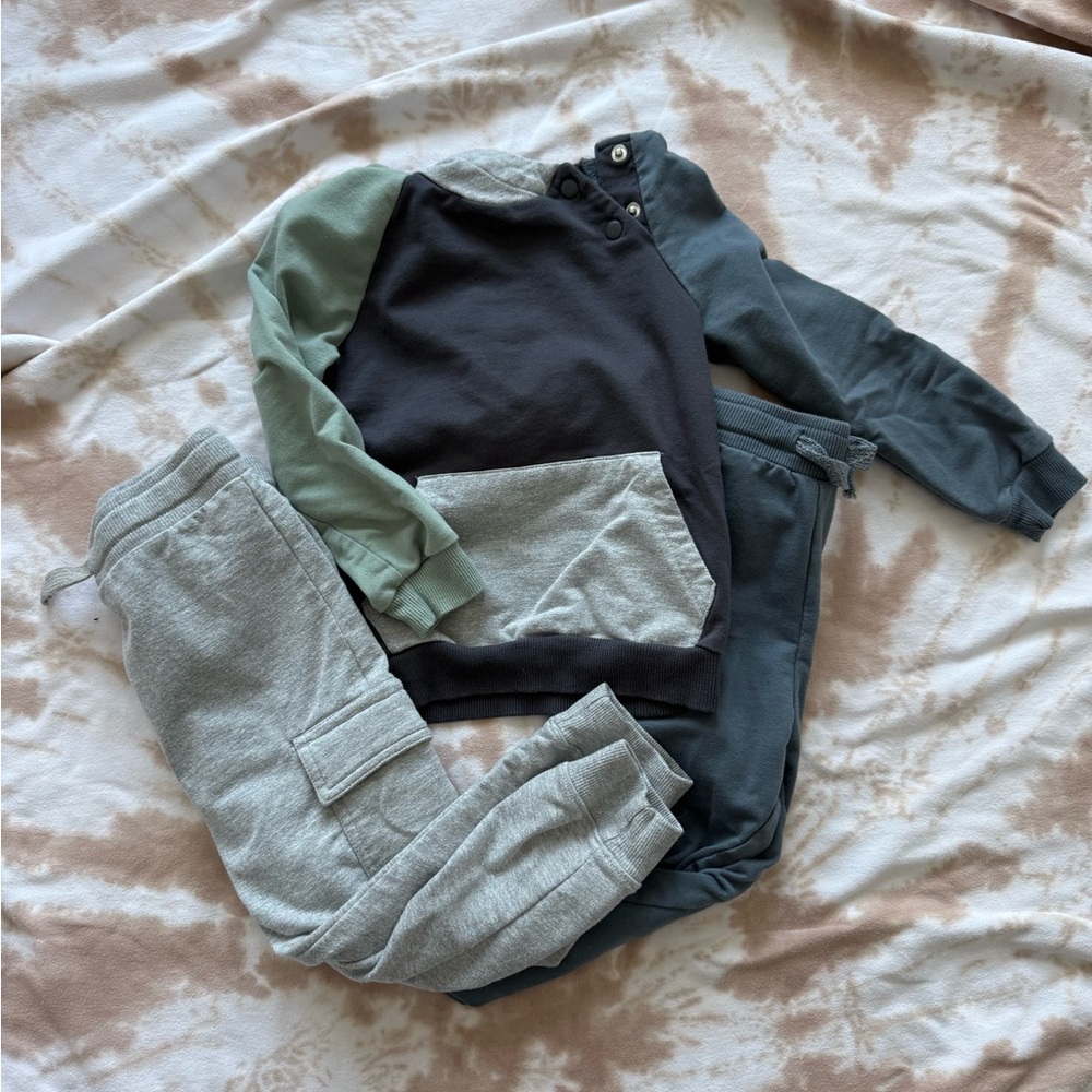 Kids Colorblock Sweatshirt and Jogger Set 3T